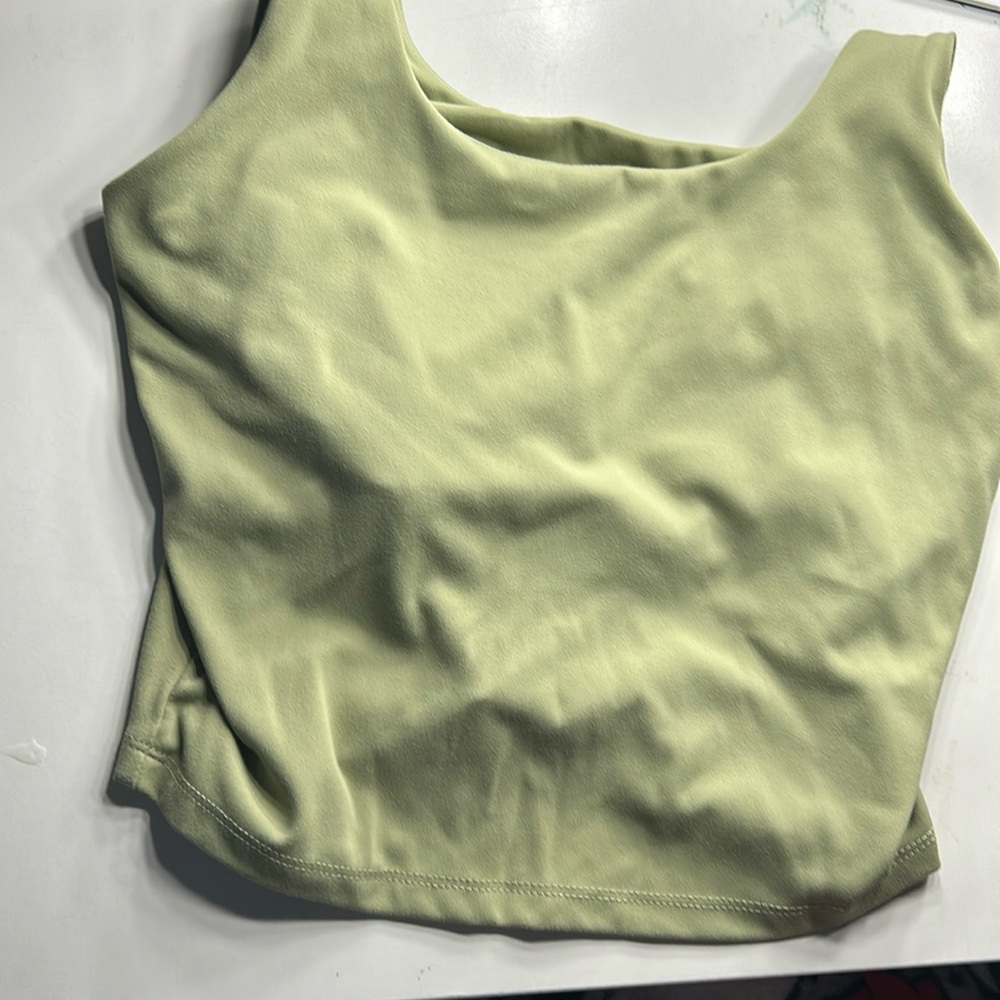 Green tank top cropped
